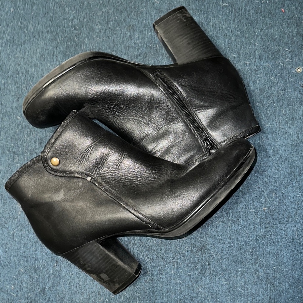Pre-loved Clark’s black leather ankle boots